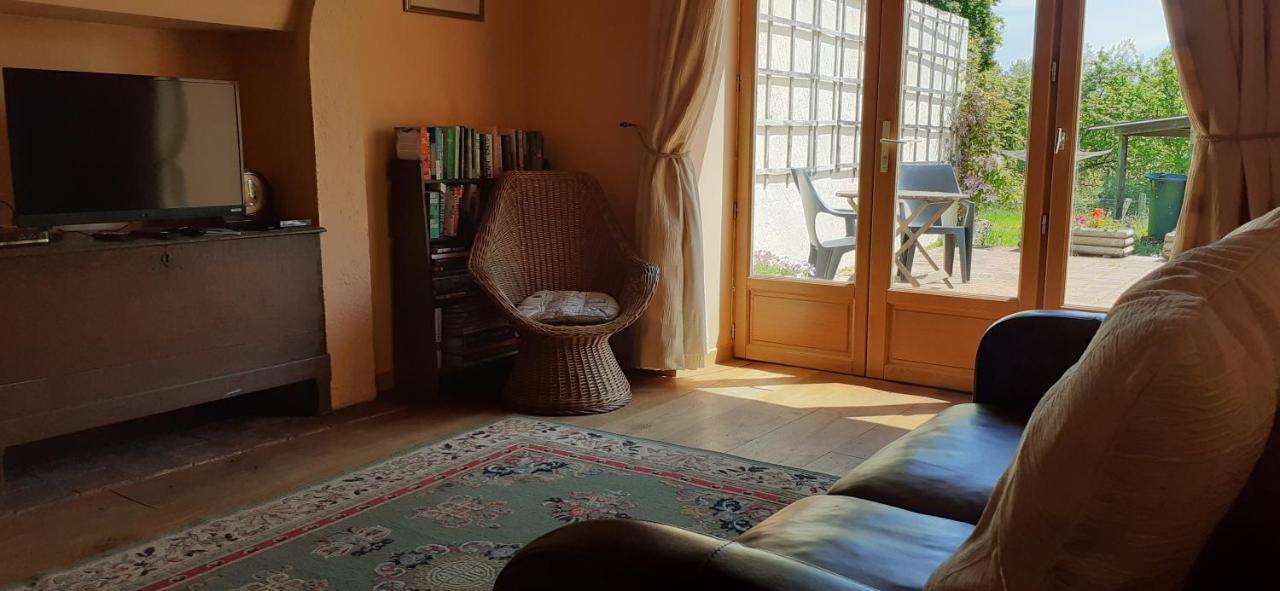 Private Farmhouse For Six In The Countryside Saint-Pierre-sur-Orthe Kültér fotó